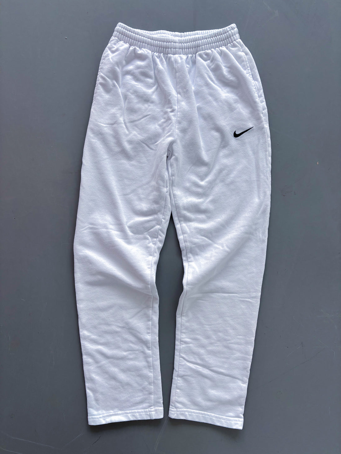 Pantalón Jogger Vintage Nike Blanco (Logo Negro) – Oferta Limitada