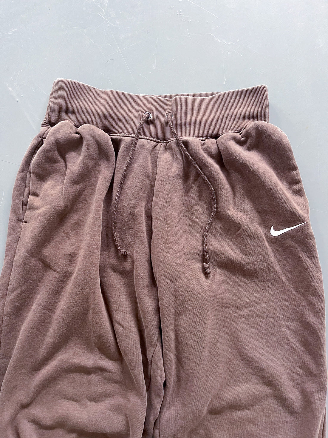 Pantalón Jogger Vintage Nike Café – Oferta Limitada