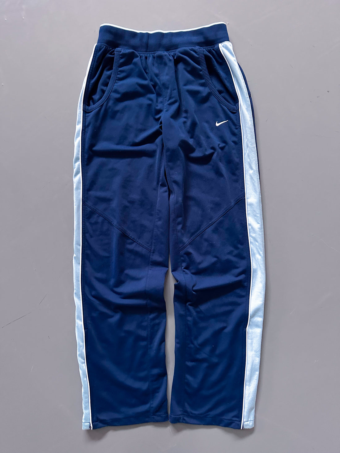 Pantalón Jogger Vintage Nike Azul Marino a Rayas – Oferta Limitada